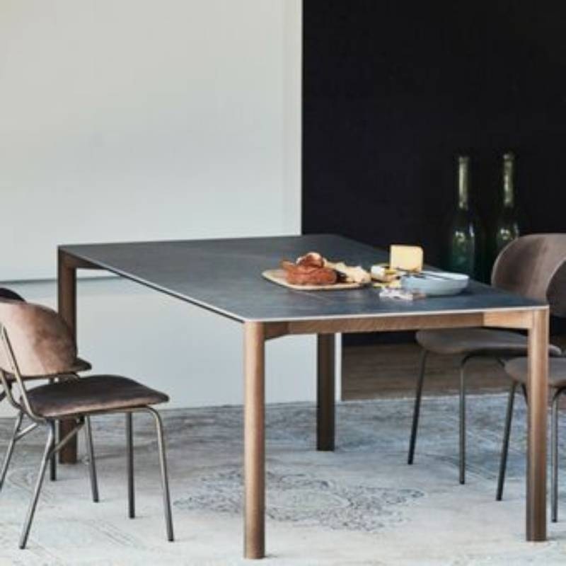 Jan Kurtz RADIUS Tisch