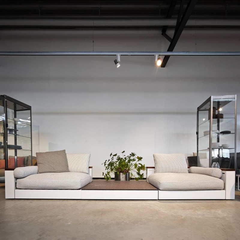 Flexform FREEPORT Outdoor Sofa Kombination 1, Weiß/Iroko/Porphyr/Camelia