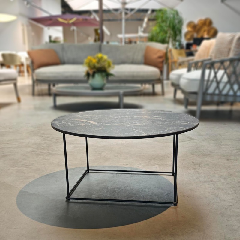 B&B Italia FAT-FAT OUTDOOR Couchtisch Ø 62 cm, Anthrazit/ Steinzeug Anthrazit