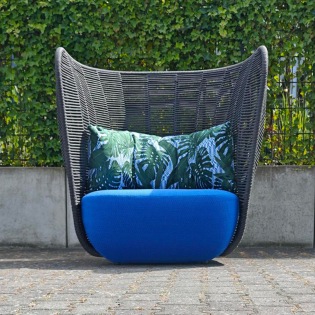 B&B Italia BAY OUTDOOR Sessel mit hoher Rückenlehne, Anthrazit/ Royal Blue