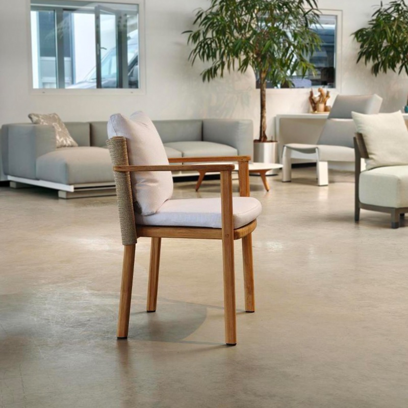 Kettal GIRO Armlehnstuhl, Teak/Soga New Dawn/Terrain Laminate White Cliffs