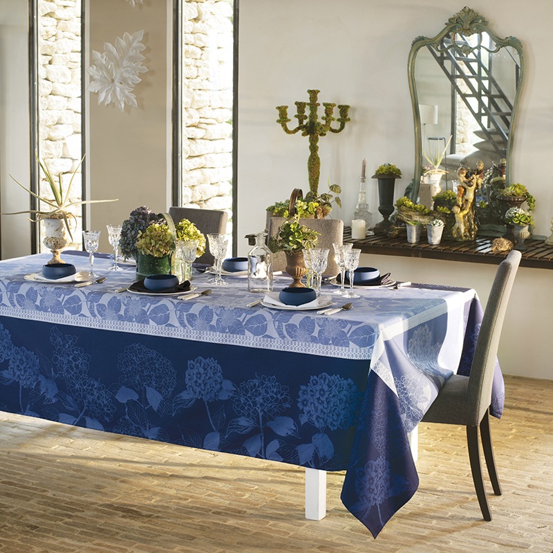 Hortensias Bleu Tischdecke von Garnier Thiebaut