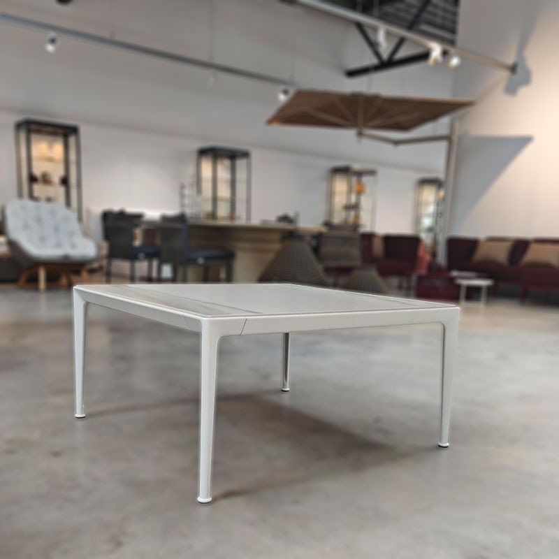 B&B Italia MIRTO OUTDOOR Couchtisch 90x90 cm, Weiß/ Platte Steinzeug