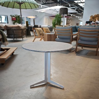Flexform FLY OUTDOOR Beistelltisch Ø 60 cm, Weiß/ Platte Silbergneis