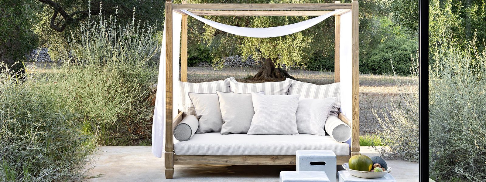 Gervasoni Outdoor Slide background