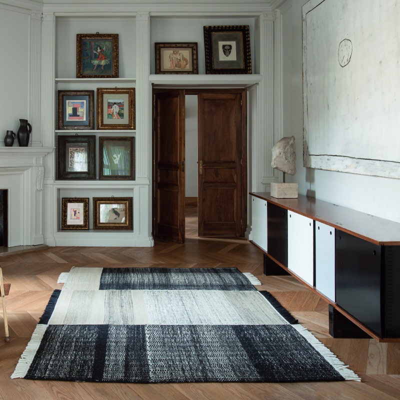 Nanimarquina TRES Black Teppich im Wohnzimmer